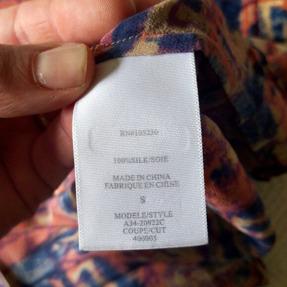 Joie Southwestern Print Silk Top Tribal Pattern Relaxed Fit Size S Boho - Picture 4 of 8